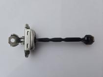 Ограничитель передней правой двери Toyota C-HR 68630-F4030 на складе