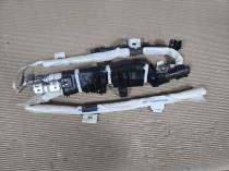 Правая шторка безопасности Toyota RAV4 50 73930-0R080 OEM