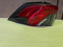 Задний левый фонарь в крыло Toyota RAV4 50 XA50 OEM 81561-42230 на стеллаже комплектующей