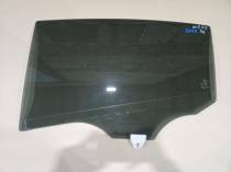 Заднее левое стекло двери Mazda 6 GJ 2012-2015, OEM GJ6R-73-310 крупным планом