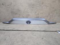 Накладка крышки багажника toyota rav4 50 xa50 2018-  