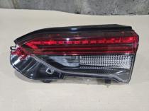 Фонарь в крышку багажника правый Toyota RAV4 50 XV50 2018 деталь на светлом фоне