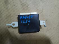 Блок управления крышки багажника Toyota RAV4 50 XA50 89222-42101 вид спереди