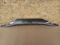 Накладка двери багажника mitsubishi outlander 3 gf 2015-2022 задн. 