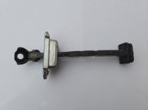 Ограничитель двери Toyota Corolla E210 передний правый OEM 68610-02223 б/у на авторазборе